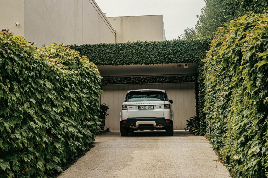 property, house, real estate, court, land rover, car wallpapers, car, garage, modern, hedges, cleas driveway, toorak, rich